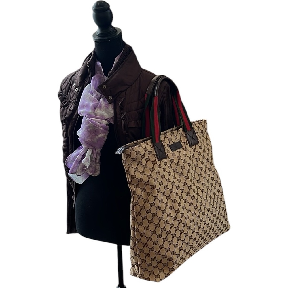 A 415- 💯 % authentic Gucci tote bag